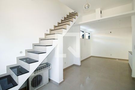 Sala de casa para alugar com 3 quartos, 180m² em Vila da Penha, Rio de Janeiro