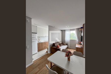 Sala de apartamento para alugar com 2 quartos, 42m² em Parque Bristol, São Paulo