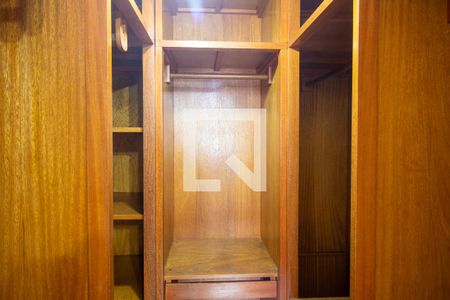 Closet do quarto 1 de apartamento para alugar com 2 quartos, 51m² em Cangaiba, São Paulo