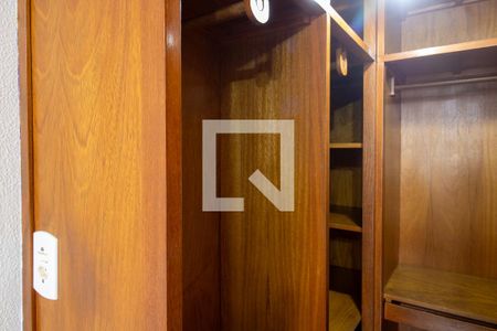 Closet do quarto 1 de apartamento para alugar com 2 quartos, 51m² em Cangaiba, São Paulo