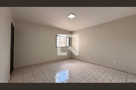 Quarto 01 de casa para alugar com 2 quartos, 100m² em Conjunto D, Brasília