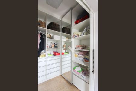 Closet da suíte 1 de casa à venda com 4 quartos, 360m² em Itapoã, Belo Horizonte