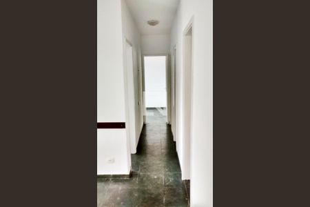 Corredor de casa de condomínio para alugar com 3 quartos, 120m² em Taquara, Rio de Janeiro