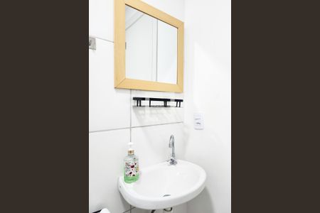 Banheiro  de kitnet/studio para alugar com 1 quarto, 32m² em Santo Cristo, Rio de Janeiro