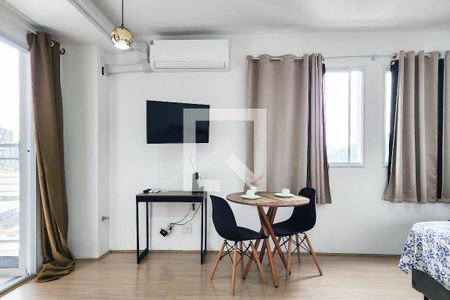 Sala - Quarto  de kitnet/studio para alugar com 1 quarto, 32m² em Santo Cristo, Rio de Janeiro