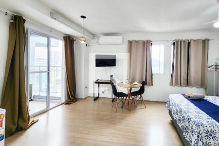 Sala - Quarto  de kitnet/studio para alugar com 1 quarto, 32m² em Santo Cristo, Rio de Janeiro