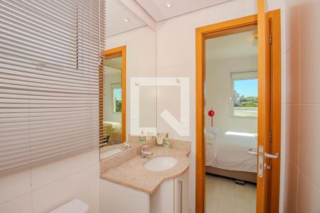 Banheiro da Suíte de apartamento à venda com 1 quarto, 76m² em Três Figueiras, Porto Alegre