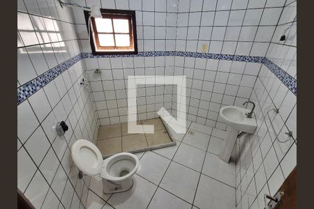 Banheiro  de casa de condomínio para alugar com 1 quarto, 55m² em Vargem Pequena, Rio de Janeiro