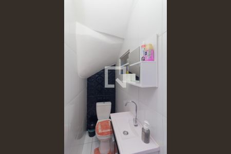 Lavabo de casa de condomínio para alugar com 2 quartos, 52m² em Vila Cosmopolita, São Paulo