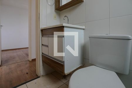 Banheiro de apartamento para alugar com 2 quartos, 46m² em Vila Mogilar, Mogi das Cruzes