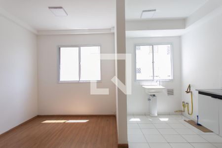 Sala de apartamento para alugar com 2 quartos, 45m² em Jardim Helian, São Paulo