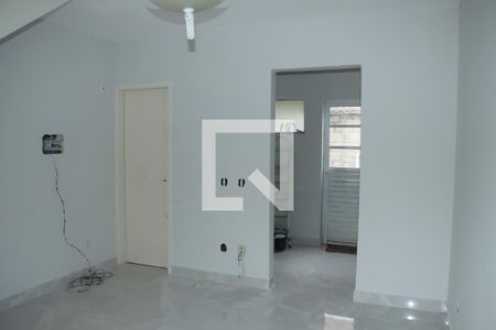 Casa de Condomínio para alugar com 2 quartos, 50m² em Chácara Tropical (caucaia do Alto), Cotia