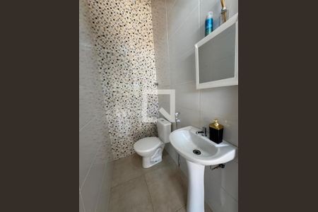 banheiro 1 de casa à venda com 4 quartos, 210m² em Boa Vista, Belo Horizonte