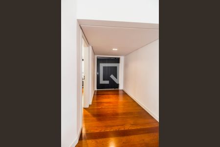 Hall de entrada de casa de condomínio à venda com 3 quartos, 440m² em Alphaville, Santana de Parnaíba