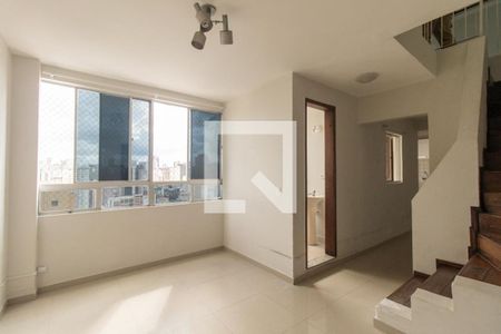 Sala de apartamento para alugar com 1 quarto, 77m² em Centro, Curitiba