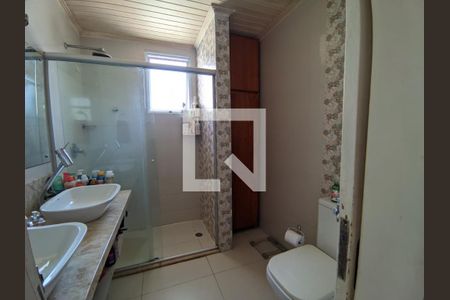 Banheiro da Suíte de casa à venda com 3 quartos, 120m² em São Geraldo, Porto Alegre