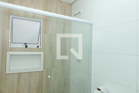 Banheiro 1 de casa para alugar com 1 quarto, 10m² em Parque Guarani, São Paulo