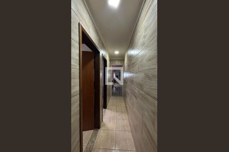 Corredor de casa para alugar com 2 quartos, 100m² em Jardim Pilar, Santo André