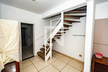 Casa à venda com 2 quartos, 65m² em Santa Rosa, Belo Horizonte