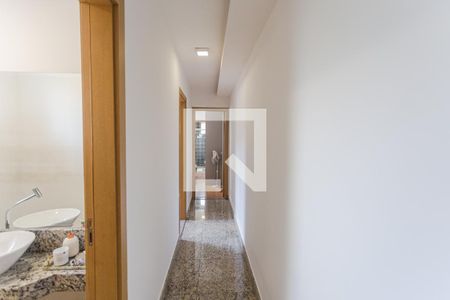 Corredor de apartamento para alugar com 2 quartos, 102m² em Cruzeiro, Belo Horizonte