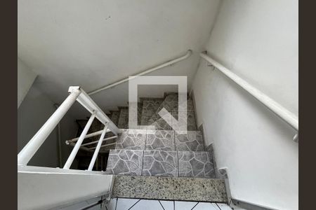 Escada de casa para alugar com 3 quartos, 160m² em Bom Retiro, Santos