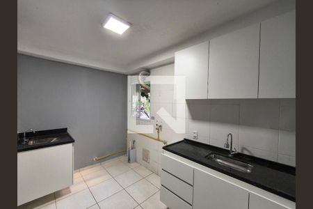 Cozinha de apartamento para alugar com 2 quartos, 56m² em Taquara, Rio de Janeiro