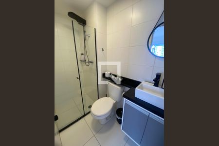 Banheiro de apartamento para alugar com 1 quarto, 27m² em Jardim Caravelas, São Paulo