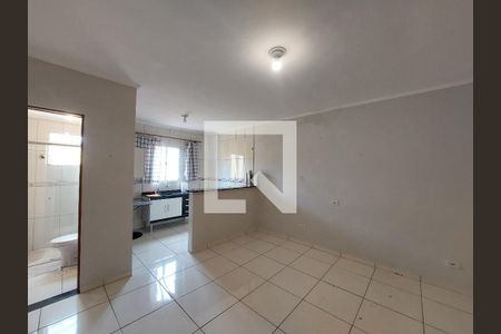 Sala / Quarto de kitnet/studio para alugar com 1 quarto, 35m² em Jardim das Imbuias, São Paulo