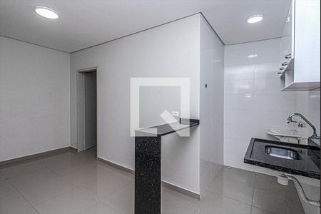 sala, cozinha e área de serviço_1 de kitnet/studio para alugar com 1 quarto, 28m² em Vila Nair, São Paulo