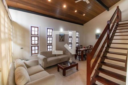 Sala de casa à venda com 5 quartos, 300m² em Piratininga, Niterói