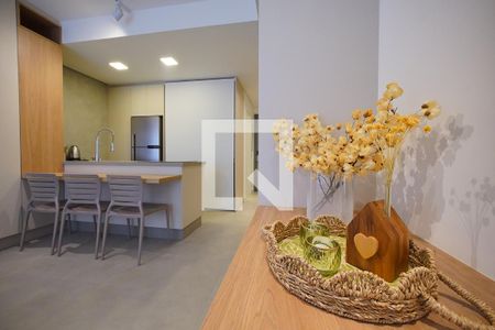 Mesa  de kitnet/studio para alugar com 1 quarto, 66m² em Trindade, Florianópolis