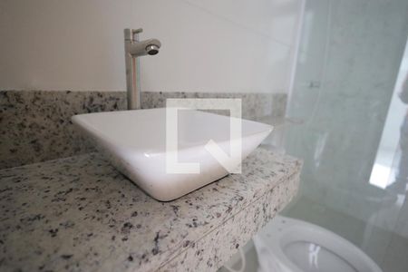 Banheiro de apartamento para alugar com 1 quarto, 36m² em Parque Jaçatuba, Santo André