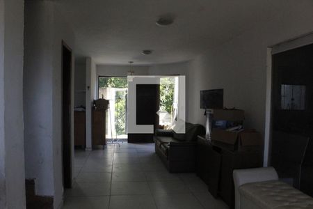 Sala de casa de condomínio para alugar com 3 quartos, 210m² em Taquara, Rio de Janeiro