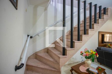 Escada  de casa à venda com 3 quartos, 198m² em Jardim Melo, Diadema