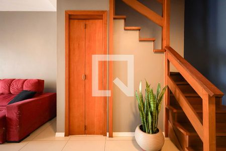 Sala 1 de casa para alugar com 4 quartos, 180m² em Jardim Itu, Porto Alegre