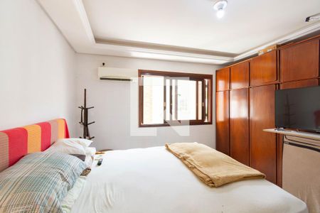 Casa à venda com 3 quartos, 242m² em São Luís, Canoas