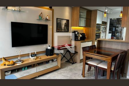 Sala de casa de condomínio para alugar com 2 quartos, 56m² em Chácara Ondas Verdes, Cotia