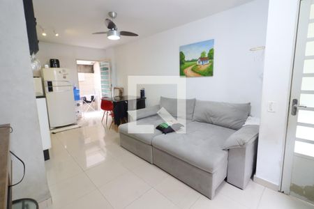 Sala de casa de condomínio à venda com 2 quartos, 66m² em Santa Maria, Osasco