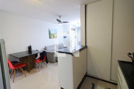 Cozinha de casa de condomínio à venda com 2 quartos, 66m² em Santa Maria, Osasco