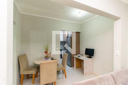 Sala de casa para alugar com 2 quartos, 90m² em Jardim Tango, São Paulo