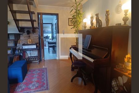 Sala de casa de condomínio para alugar com 3 quartos, 120m² em Uberaba, Curitiba