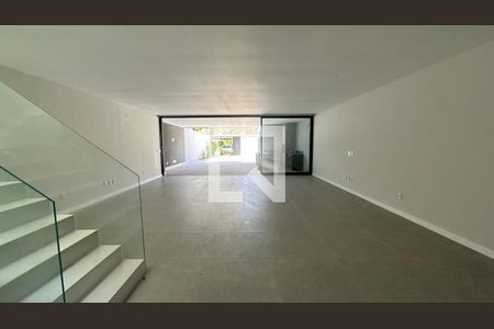 Sala de casa de condomínio à venda com 5 quartos, 462m² em Barra da Tijuca, Rio de Janeiro