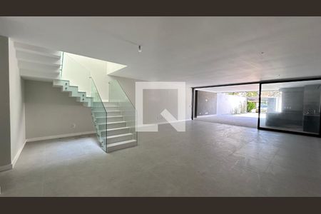 Sala de casa de condomínio à venda com 5 quartos, 462m² em Barra da Tijuca, Rio de Janeiro