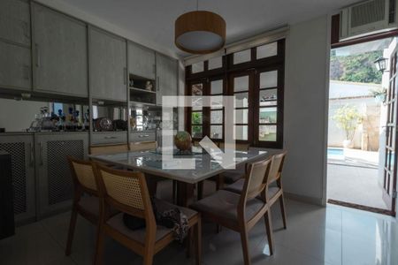 Casa à venda com 4 quartos, 500m² em São Francisco, Niterói