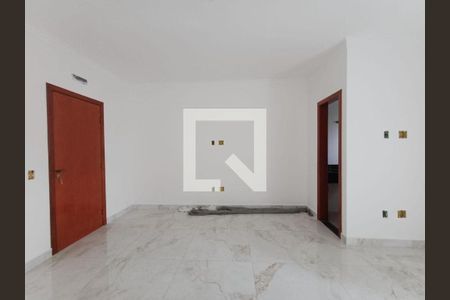 Casa à venda com 4 quartos, 260m² em Vila Carrão, São Paulo