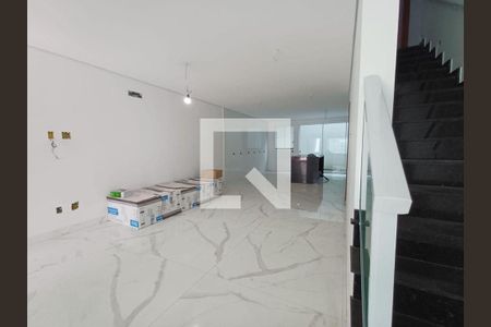 Casa à venda com 4 quartos, 260m² em Vila Carrão, São Paulo