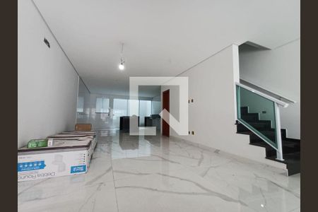 Casa à venda com 4 quartos, 260m² em Vila Carrão, São Paulo