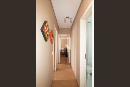 Corredor de apartamento à venda com 3 quartos, 58m² em Jardim Cocaia, Guarulhos