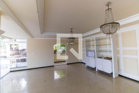 Sala de casa de condomínio para alugar com 6 quartos, 800m² em Piratininga, Niterói