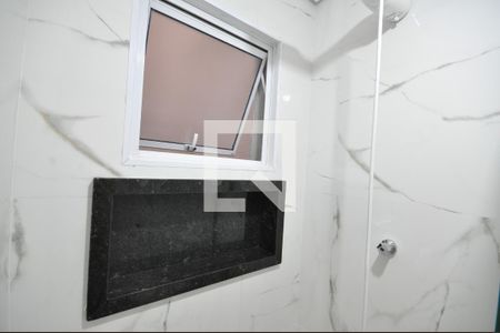 Banheiro de apartamento à venda com 1 quarto, 33m² em Vila Mazzei, São Paulo